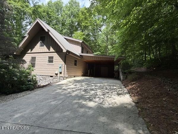 724 Tanasi Tr, Townsend, TN 37882