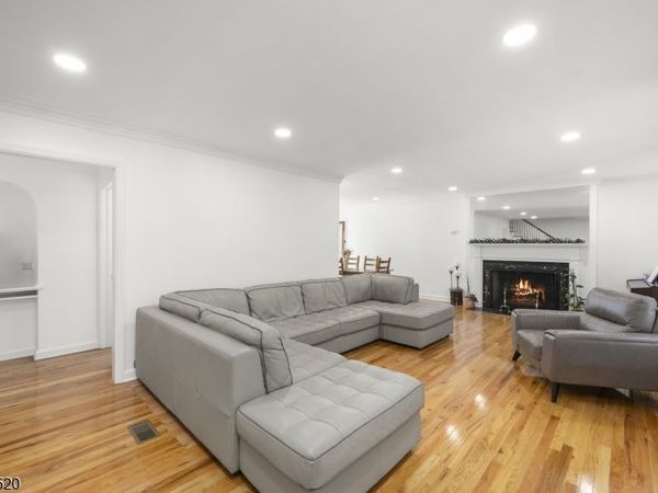 400 Hobart Ave, Millburn, NJ 07078