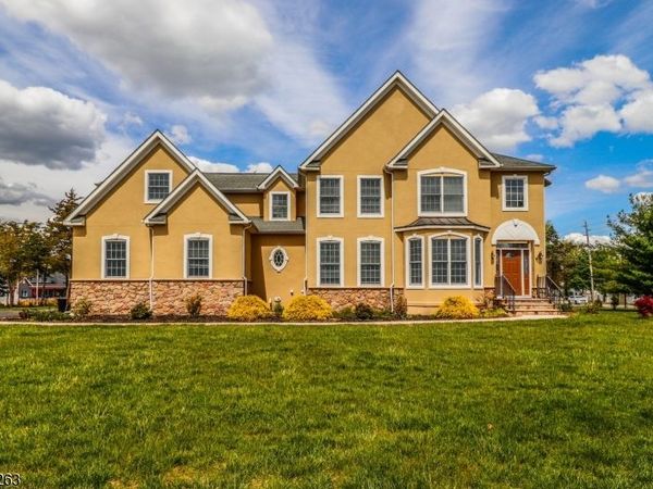 2 Brenner Ct, Franklin, NJ 08873