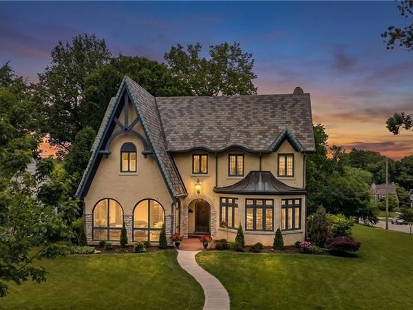 451 E Schantz Avenue, Oakwood, OH 45409