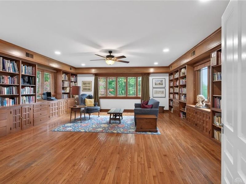 451 E Schantz Avenue, Oakwood, OH 45409 Photo 10