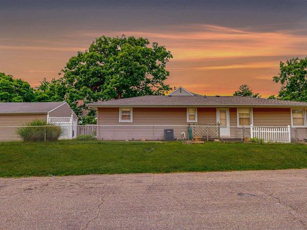 1128 E MAYWOOD Avenue, Peoria, IL 61603