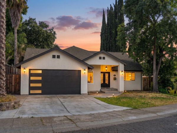 5049 Holyoke Way, Sacramento, CA 95841