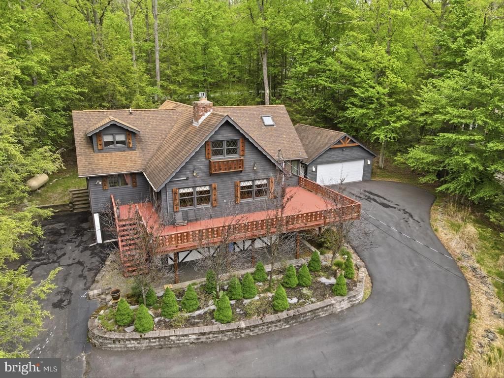162 INDIAN DRIVE, GREENTOWN, PA 18426