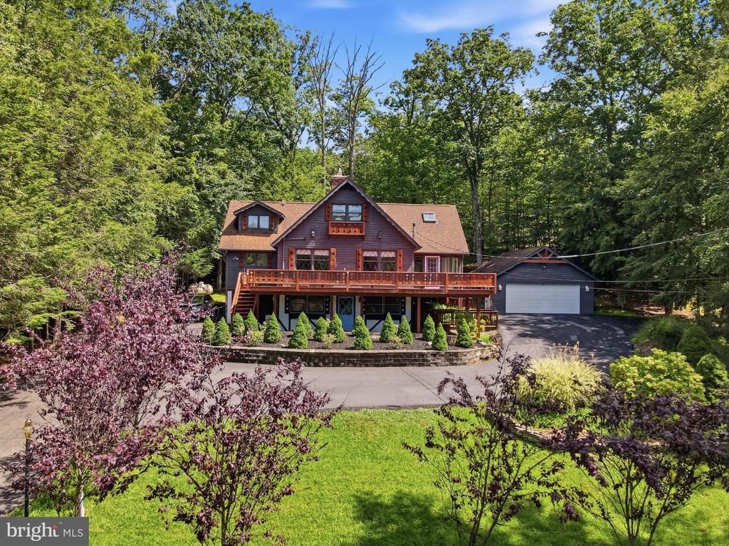 162 INDIAN DRIVE, GREENTOWN, PA 18426