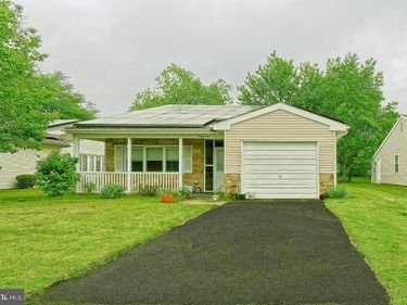 96 HUNTINGTON DRIVE, SOUTHAMPTON, NJ 08088