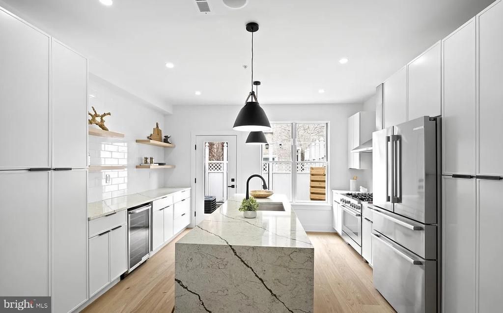 726 S Chadwick Street, Philadelphia, PA 19146 Main Photo