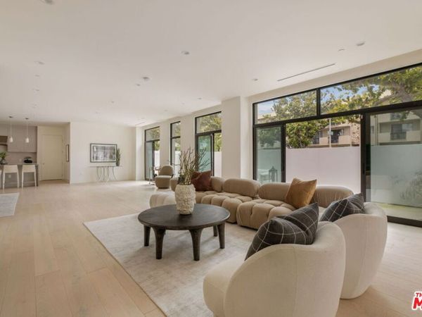 425 N Palm Drive, Unit 101, Beverly Hills, CA 90210