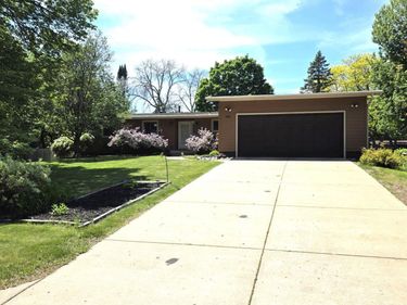 8009 Edgewood Avenue N, Brooklyn Park, MN 55445