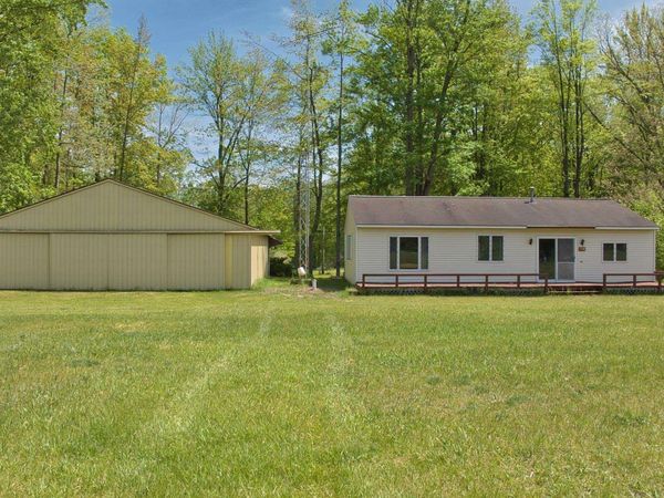 7768 Airpark Road S, Weidman, MI 48893