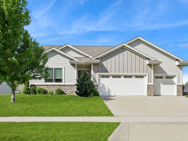 8707 Long Meadow Drive, Johnston, IA 50131