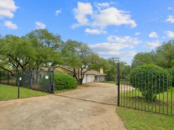 1211 Falcon Ledge DR, Austin, TX 78746