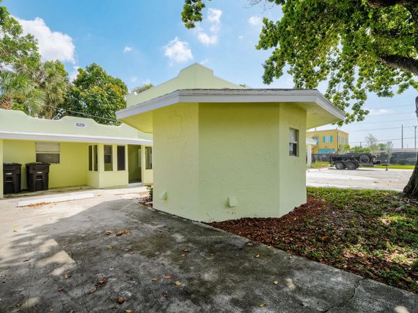 627 Bunker Road, West Palm Beach, FL 33405