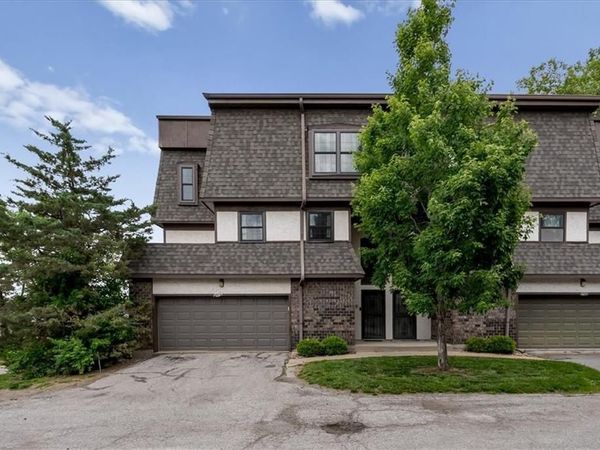 10249 Cedarbrooke Lane, Kansas City, MO 64131