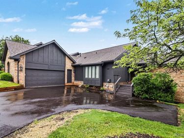 1930 Pine Ridge Court, Bloomfield Hills, MI 48302