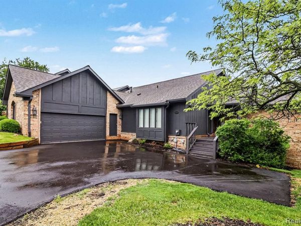 1930 Pine Ridge Court, Bloomfield Hills, MI 48302