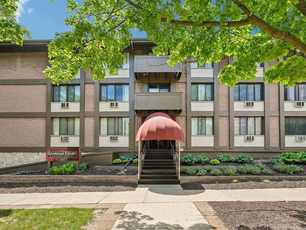 2025 E Greenwich AVENUE, Unit 106, Milwaukee, WI 53211