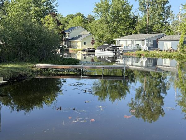 Willow Drive, Brooklyn, MI 49230