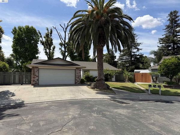 950 Lobos Ct., Manteca, CA 95336