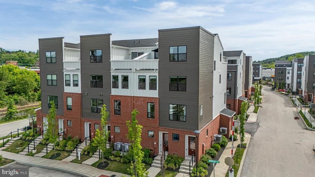 905 RIVERPLACE DRIVE, CONSHOHOCKEN, PA 19428