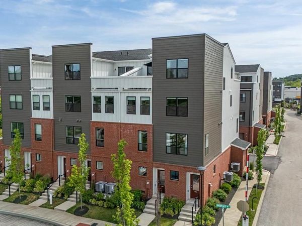 905 RIVERPLACE DRIVE, CONSHOHOCKEN, PA 19428