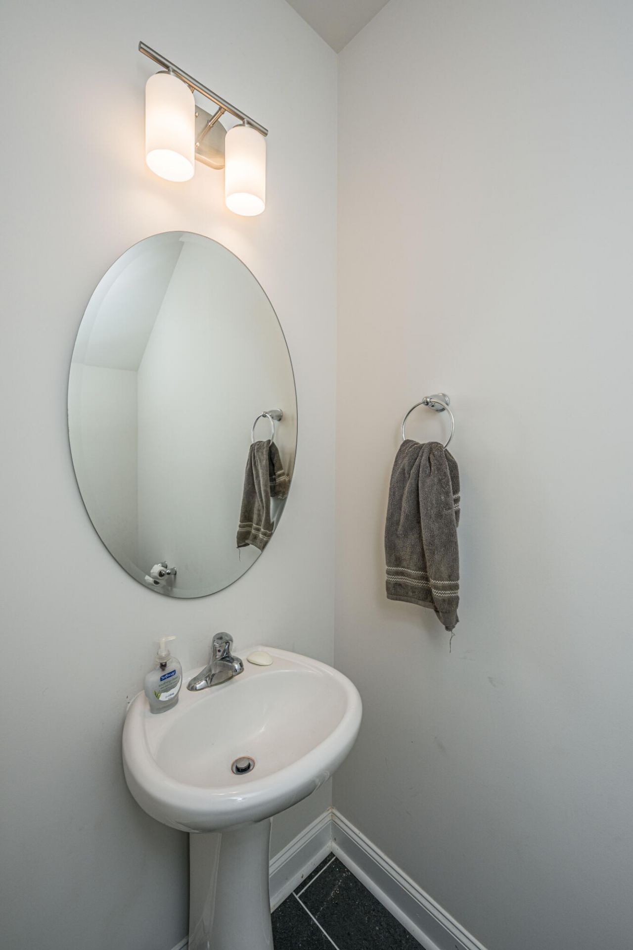 217 Alston Street Photo 15