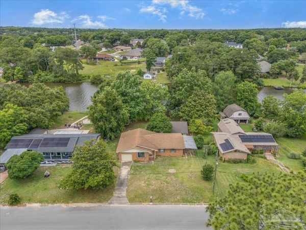 6209 E Shore Dr, Pensacola, FL 32505
