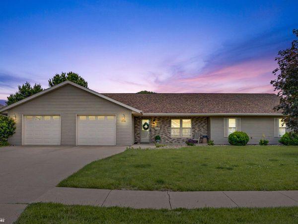 1518 Cambridge Drive, Burlington, IA 52601