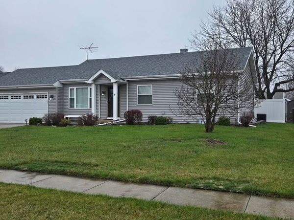467 E Valleyview Drive , Bartlett, IL 60103