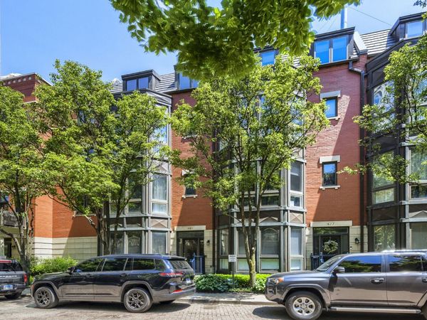 481 N Clinton Street, Chicago, IL 60654