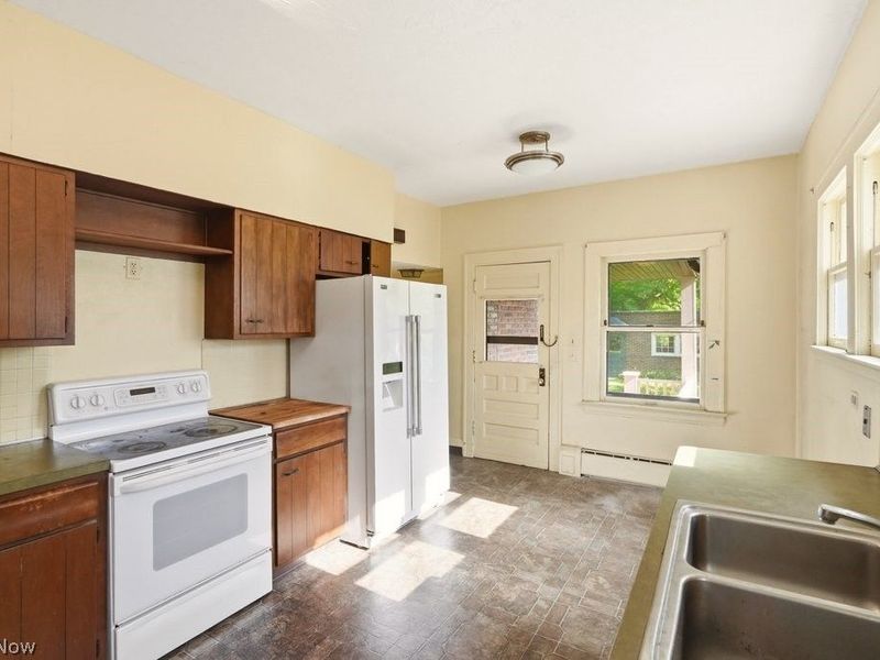 2745 Derbyshire Road, Cleveland Heights, OH 44106 Photo 14