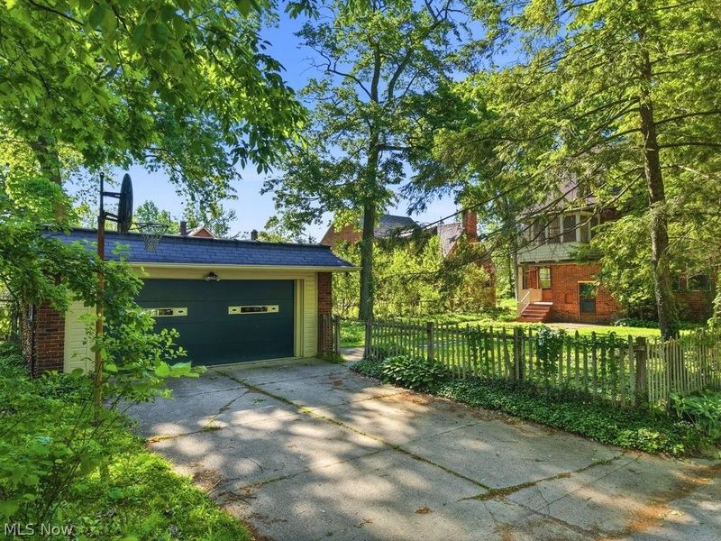 2745 Derbyshire Road, Cleveland Heights, OH 44106 Photo 3