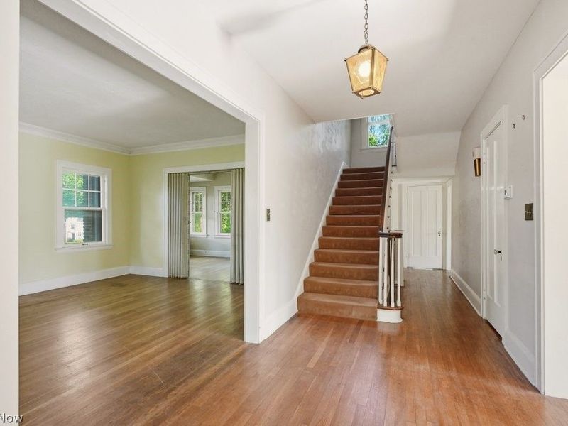 2745 Derbyshire Road, Cleveland Heights, OH 44106 Photo 4