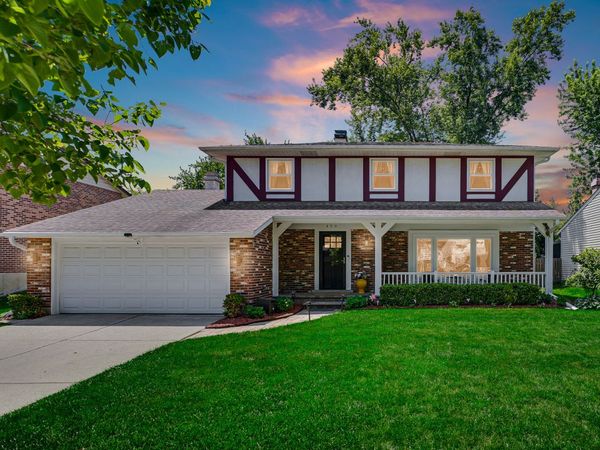 459 Sussex Court , Buffalo Grove, IL 60089