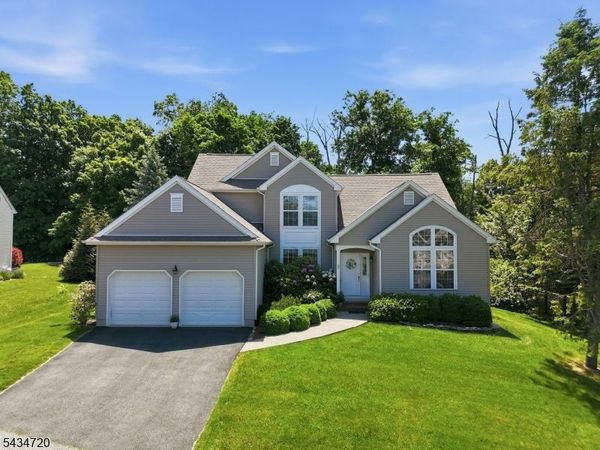 66 Canada Goose Dr, Allamuchy, NJ 07840