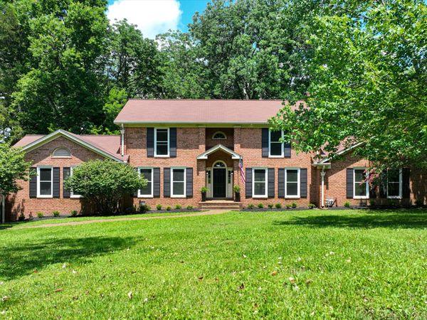 1718 Lake Grassland W, Gallatin, TN 37066