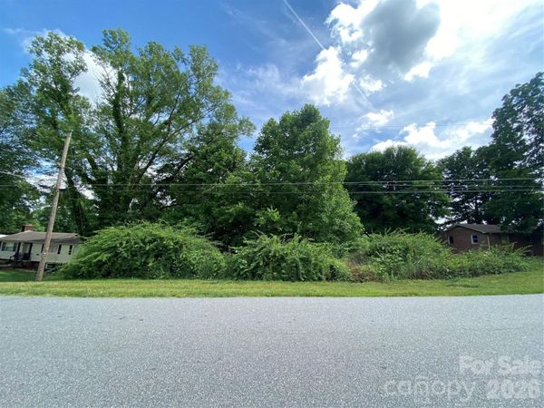 2061 COLONIAL Lane , Hickory, NC 28601