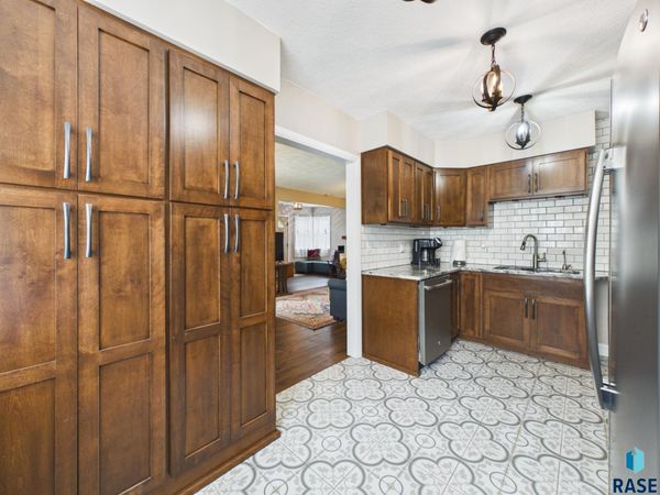 727 E Wiswall Pl, Sioux Falls, SD 57105