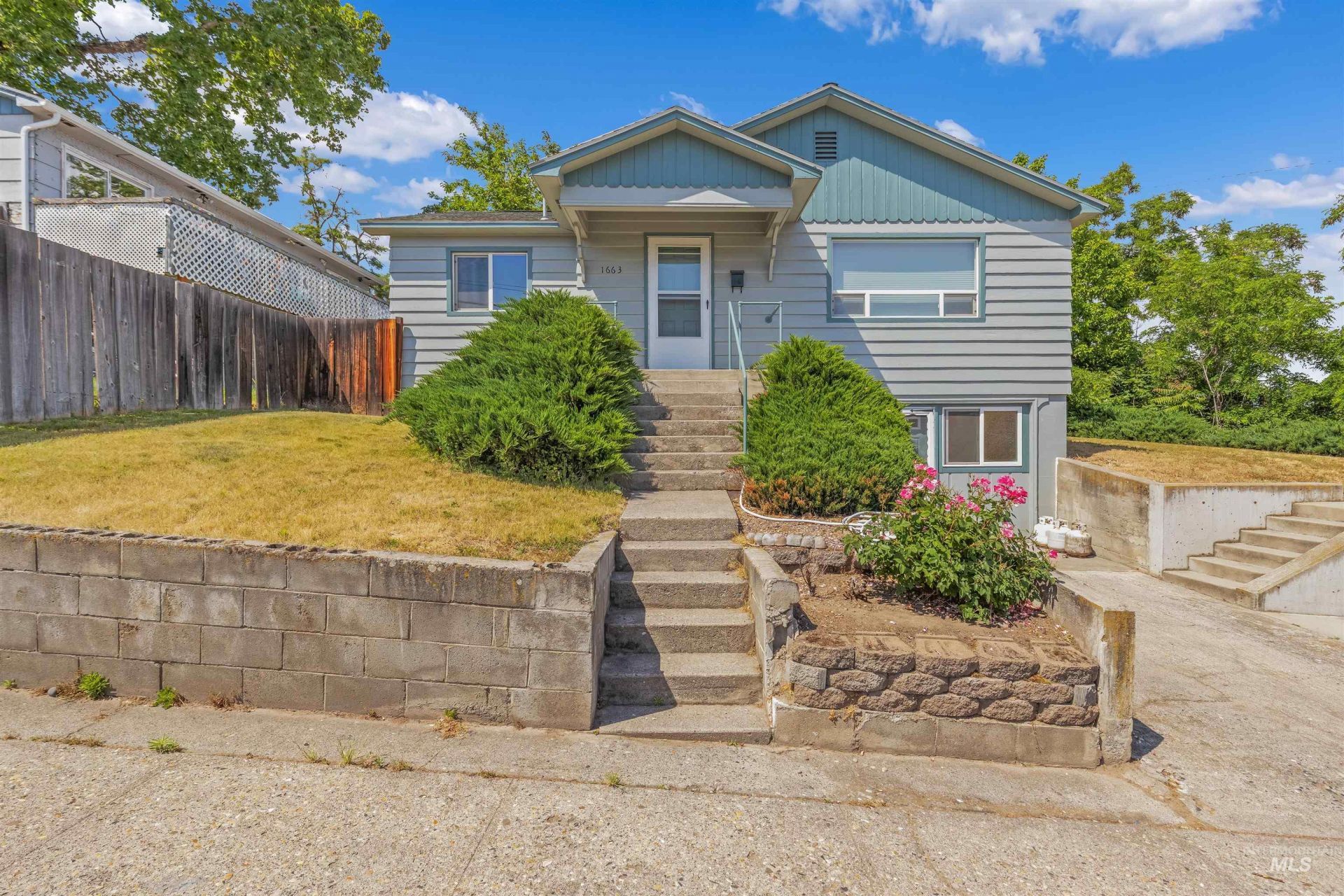 1663 9th Avenue, Lewiston, ID 83501 Main Photo