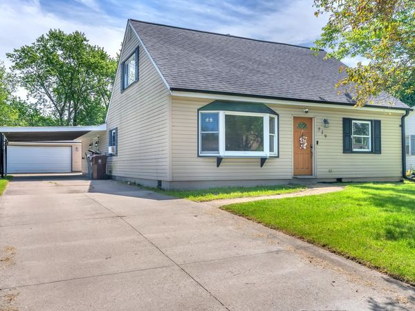 719 Capitol Road , Valparaiso, IN 46385