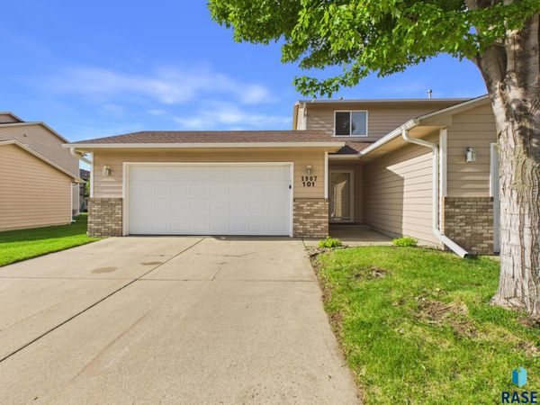 1907 S Sertoma Ave, Unit 101, Sioux Falls, SD 57106