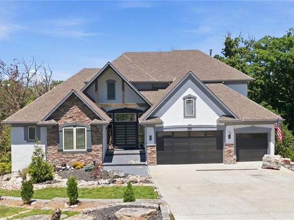 341 NW Thoreau Circle, Lee's Summit, MO 64081