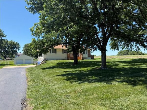 15989 152nd Street, Bonner Springs, KS 66012