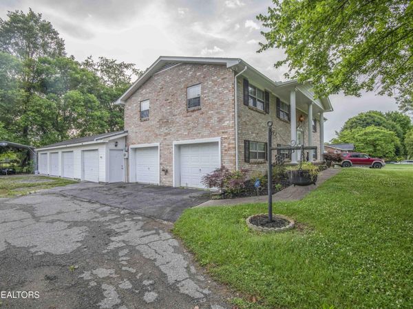 800 Foster Drive, Lenoir City, TN 37772