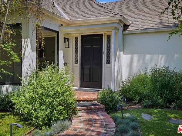 11357 Aqua Vista Street, Studio City, CA 91602