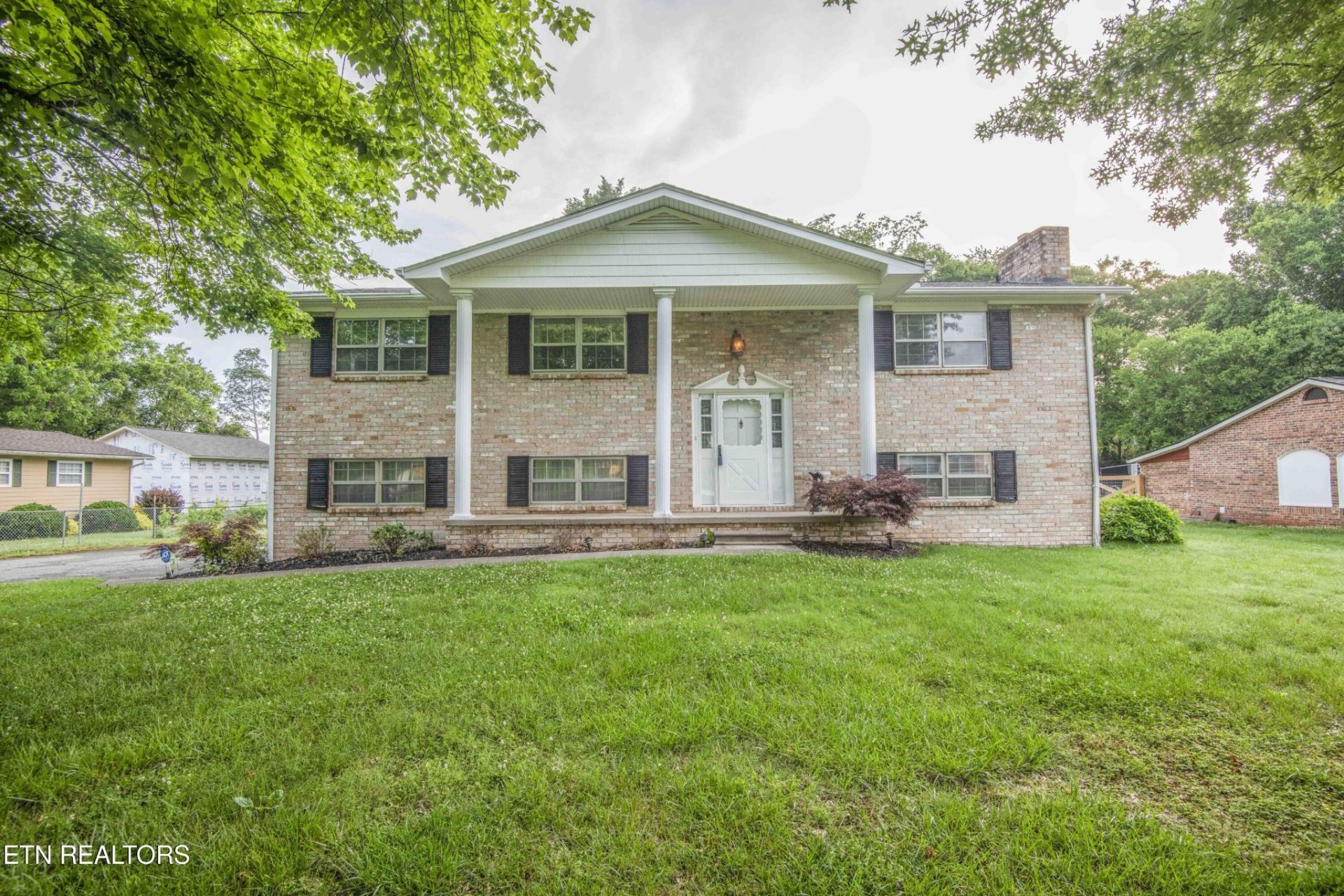 800 Foster Drive, Lenoir City, TN 37772 Main Photo
