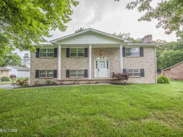 800 Foster Drive, Lenoir City, TN 37772