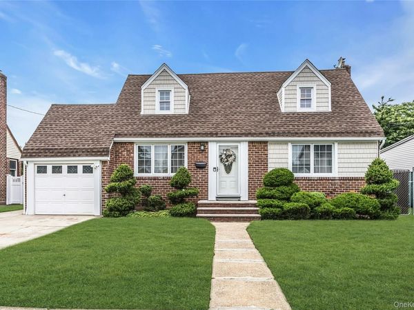 178 Guildford Court , West Hempstead, NY 11552