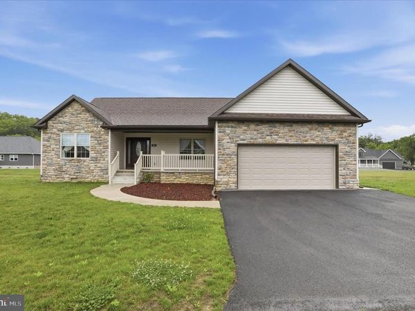 37 W CREEK RUN LOOP, FORT ASHBY, WV 26719