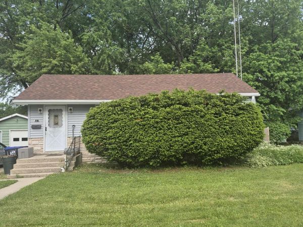 517 N Wisconsin St, Elkhorn, WI 53121